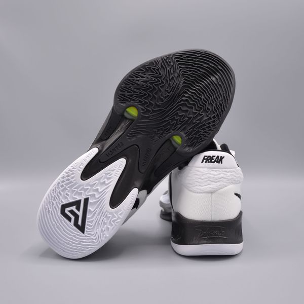 Кросівки Nike Zoom Freak 4 TB  D09679-100 фото